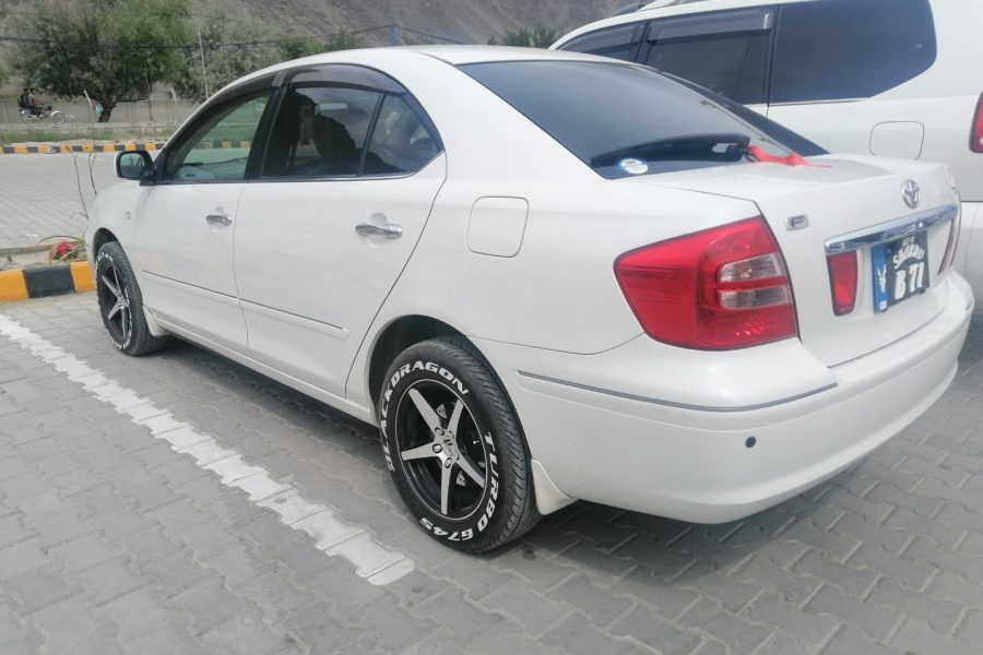 Toyota premio 2004